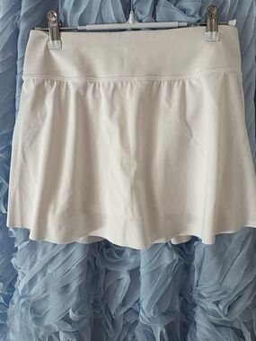 Athleta Ace 13.6 Mineral White Women’s Athletic Skirt with Flared Hem